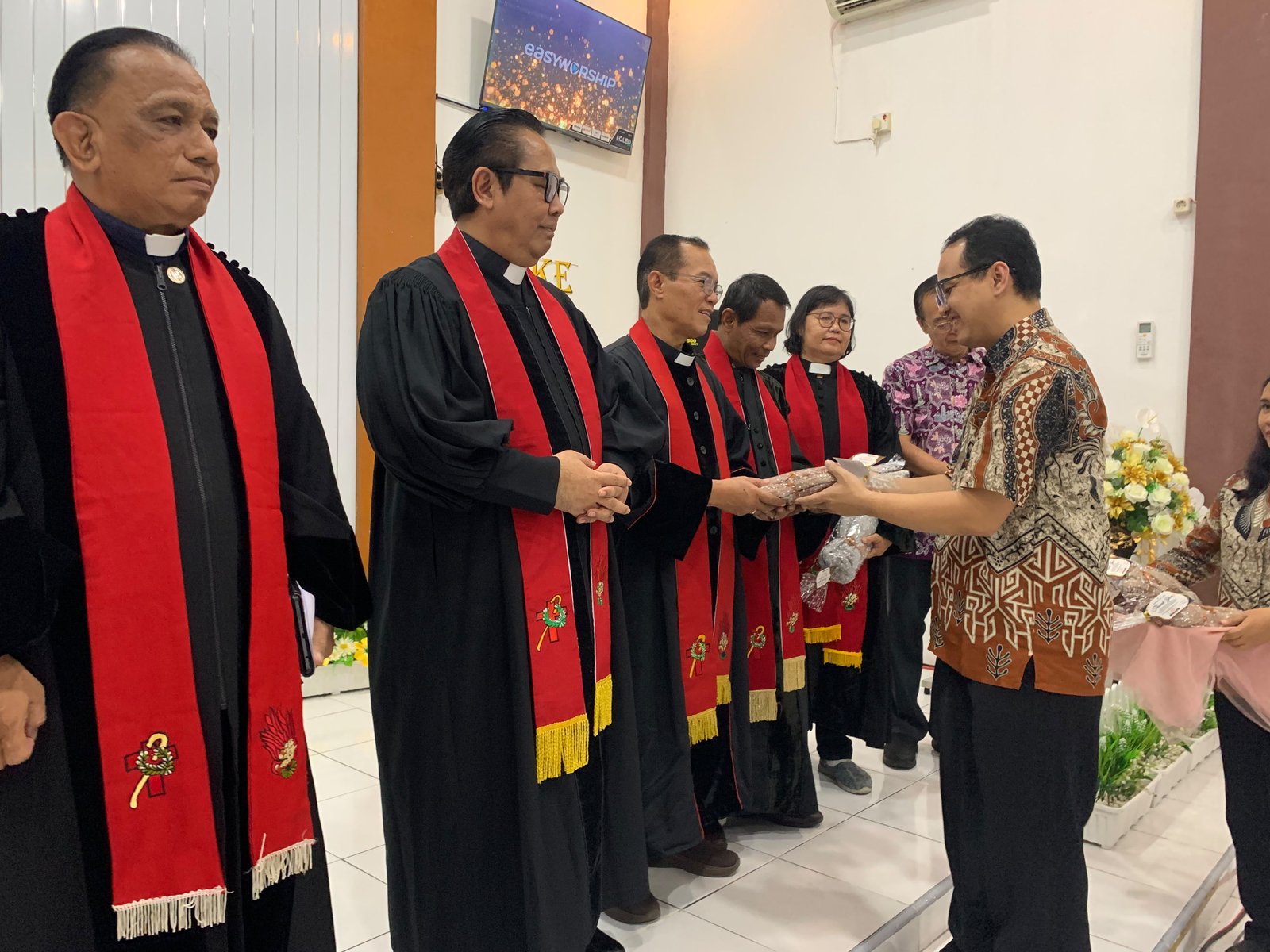 Mengucap Syukur dalam Kesetiaan Pelayanan: HUT Ke-39 GKRI Purwodadi dan Pentahbisan Evangelis