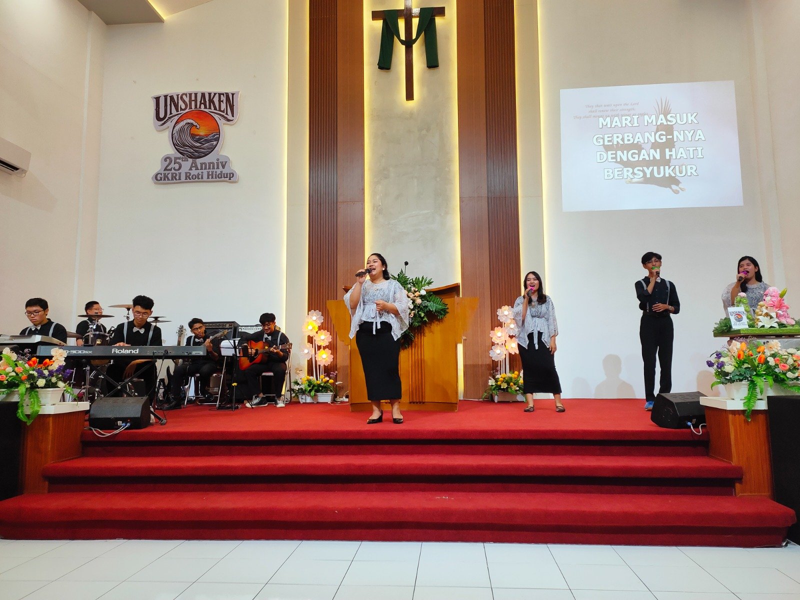 Refleksi 25 Tahun Perjalanan Iman: GKRI Roti Hidup Semarang Merayakan HUT yang "Unshaken"