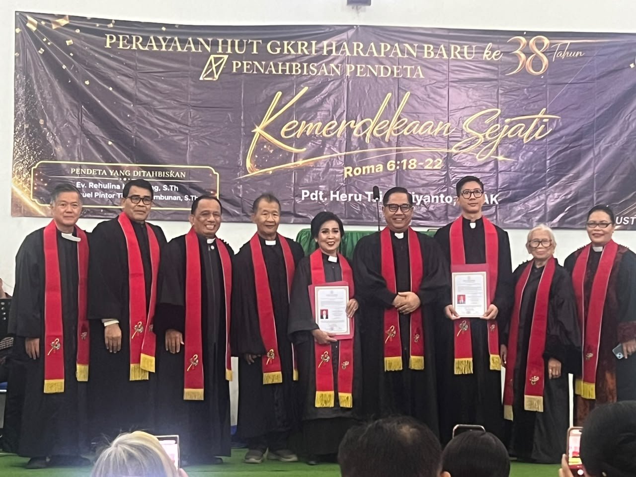 Sukacita Berlipat Ganda: Perayaan HUT Ke-38 GKRI Harapan Baru dan Penahbisan Pendeta Baru