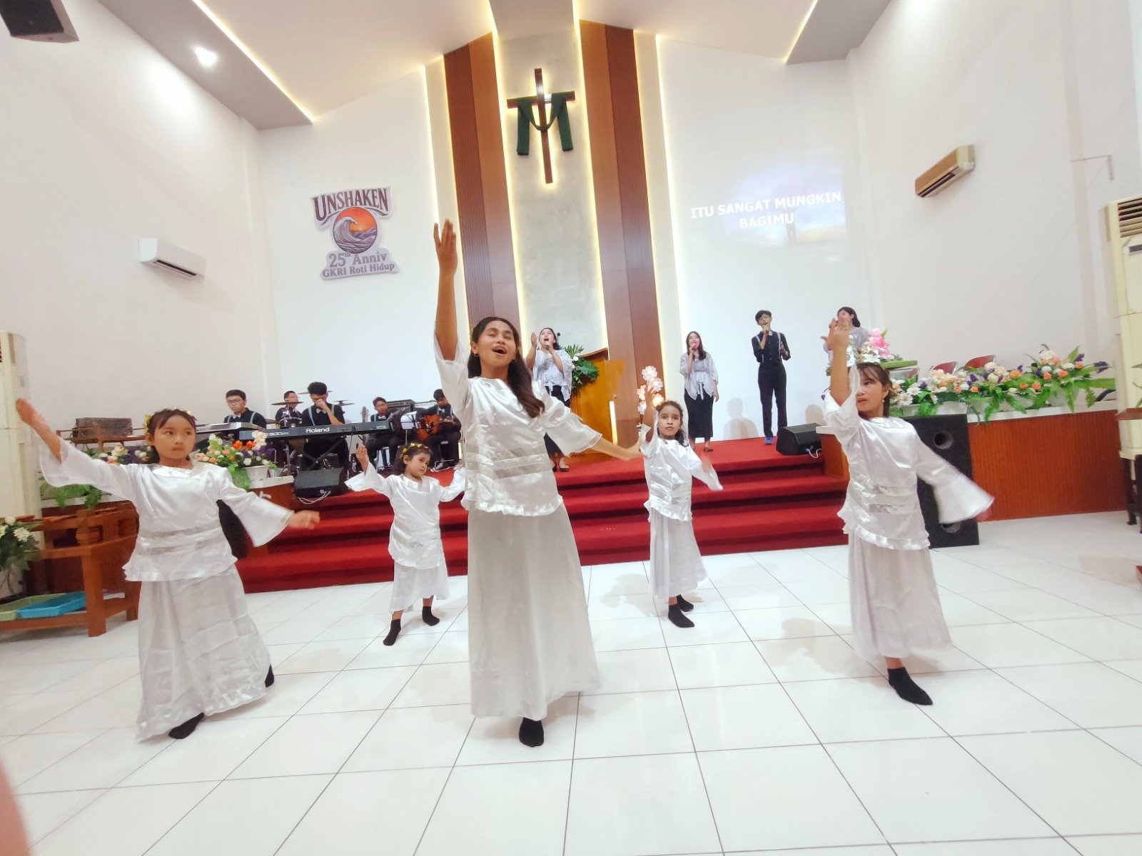 Refleksi 25 Tahun Perjalanan Iman: GKRI Roti Hidup Semarang Merayakan HUT yang "Unshaken"