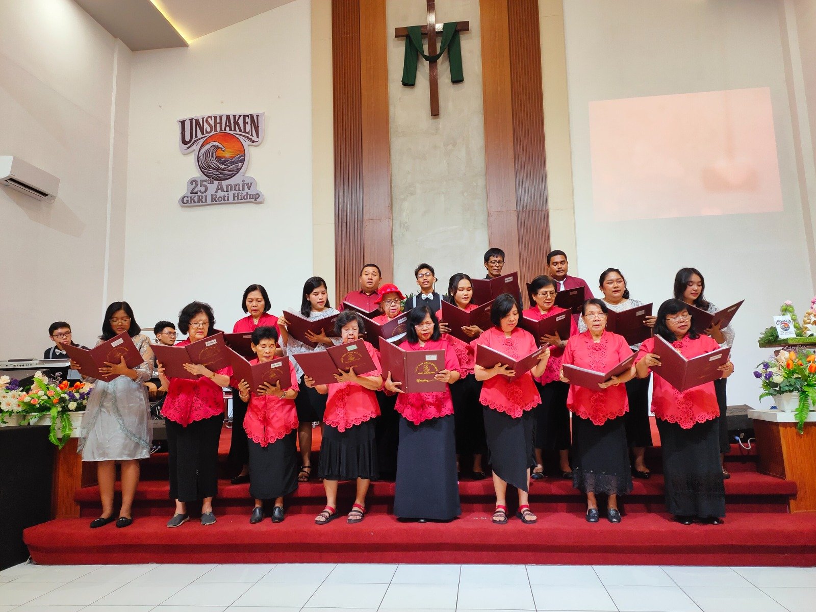 Refleksi 25 Tahun Perjalanan Iman: GKRI Roti Hidup Semarang Merayakan HUT yang "Unshaken"